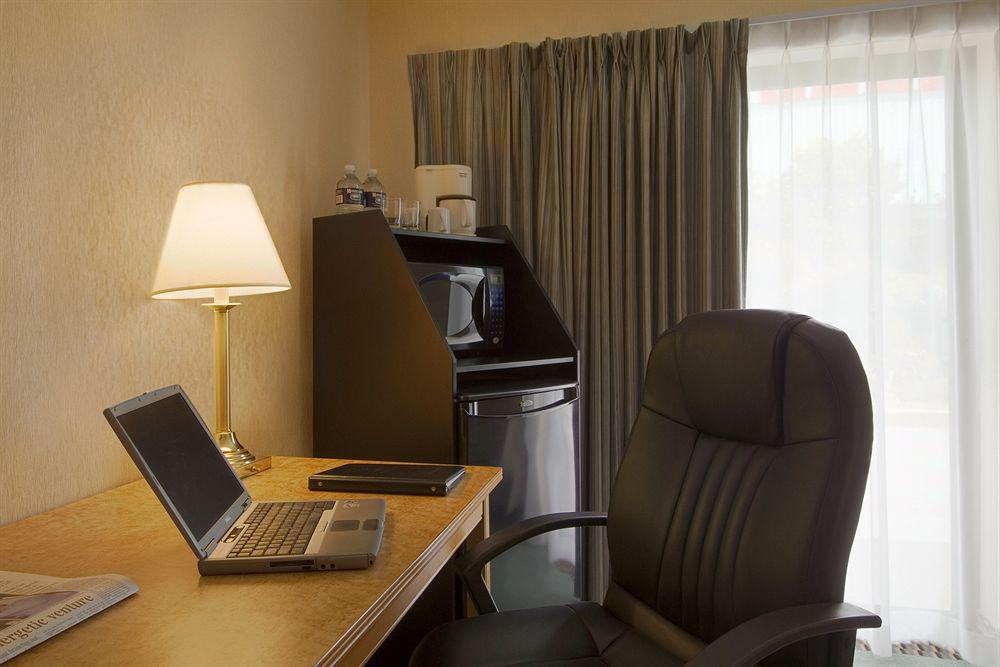 Comfort Inn Simcoe Room photo